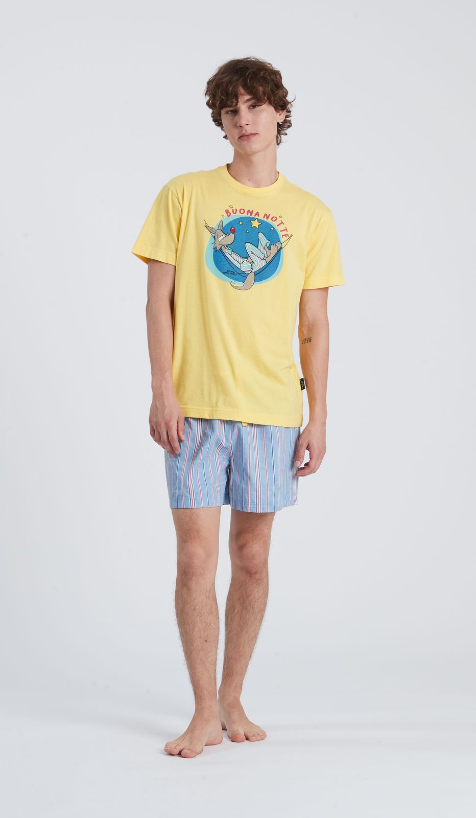 Pigiama girocollo MM multicolor uomo in cotone 100% per un comfort eccezionale e uno stile rilassato ogni notte.