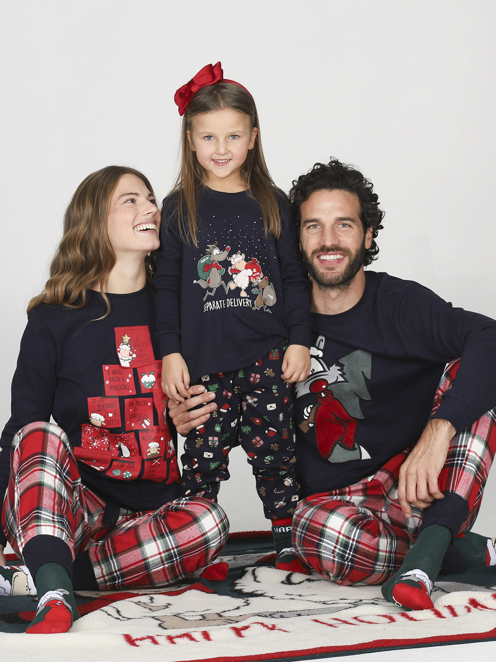 Pigiama uomo modello con maglia girocollo blue e pantaloni in calda flanella con fantasia scozzese nei toni del rosso