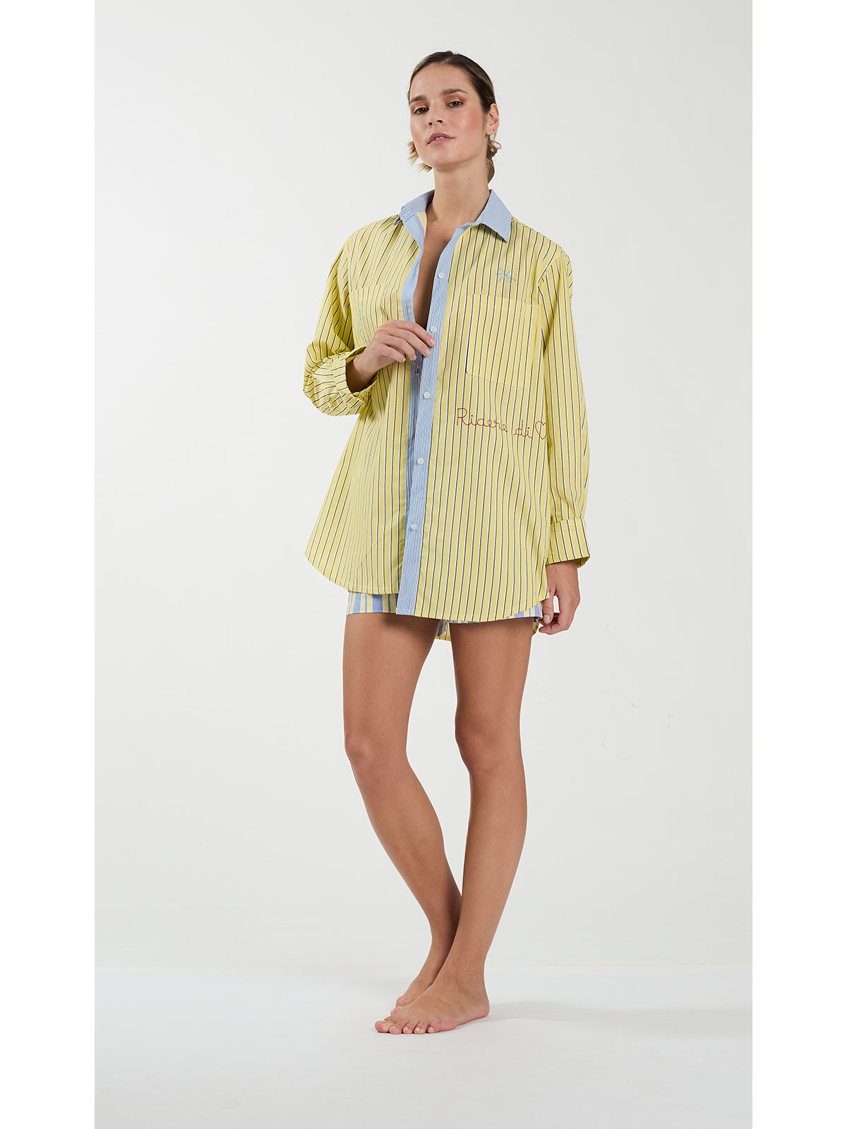 Camicia estiva a righe, ideale per momenti di relax raffinato