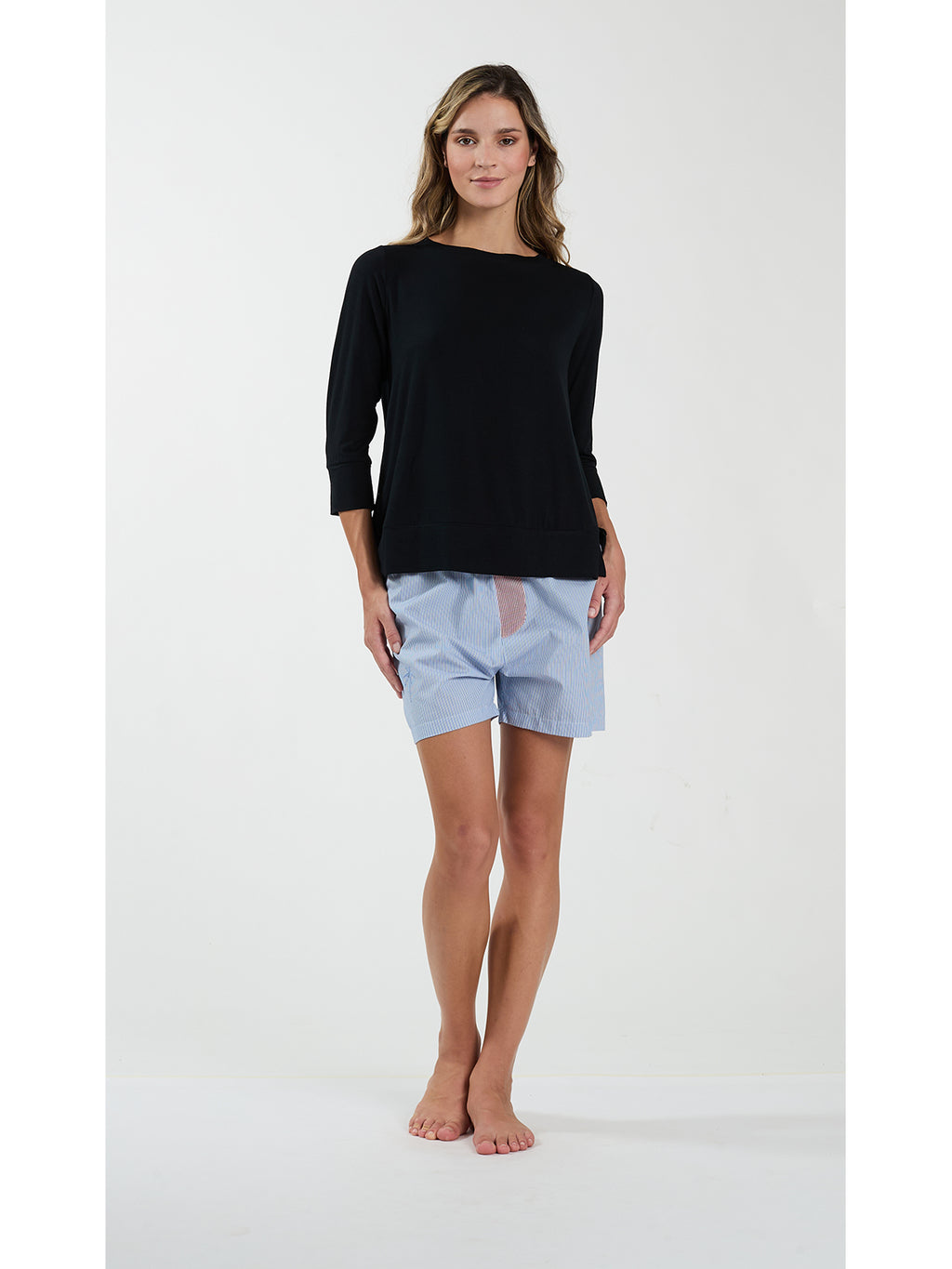 T-shirt a maniche 3/4, realizzata in morbida viscosa, perfetta per ogni occasione.