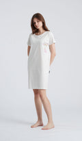 Camicia da notte girocollo MM multicolor donna in 100% cotone per un comfort elegante durante le tue notti di riposo.