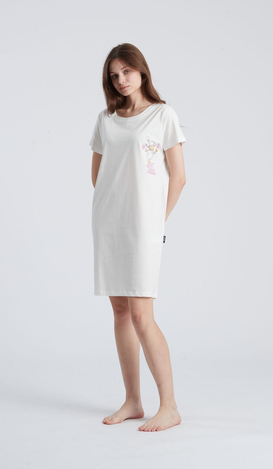 Camicia da notte girocollo MM multicolor donna in 100% cotone per un comfort elegante durante le tue notti di riposo.